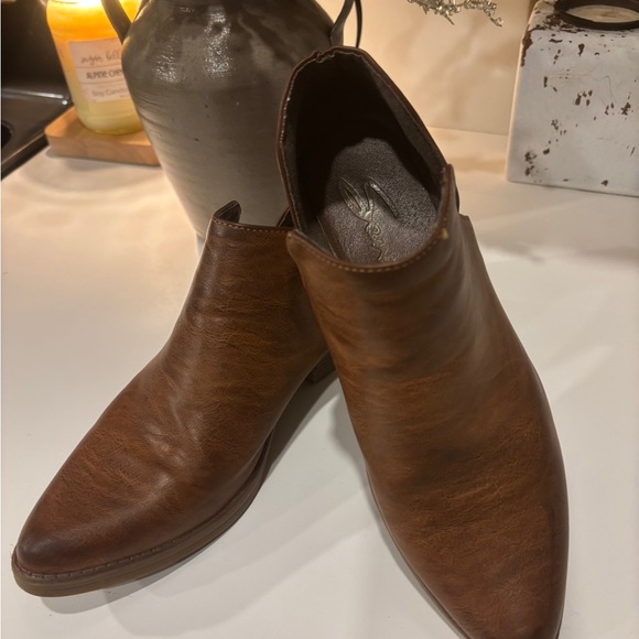 Seven7 Tan Leather Ankle Booties - Picture 3 of 9